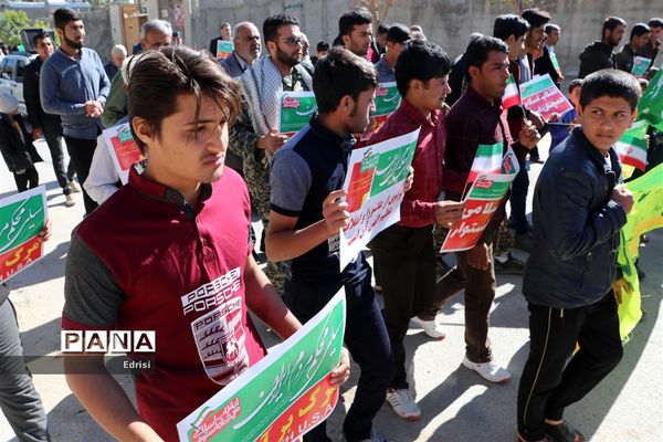 راهپیمایی مردم روستای بورکی علیا از توابع بخش خشت شهرستان کازرون در سالروز پیروزی انقلاب اسلامی