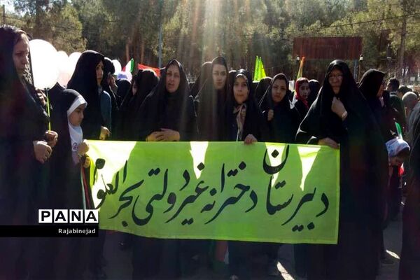 حضور پر شور دانش آموزان ابرکوه در راهپیمایی ۲۲ بهمن