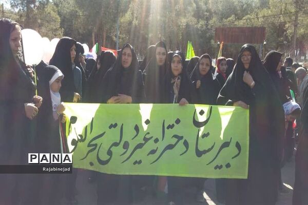 حضور پر شور دانش آموزان ابرکوه در راهپیمایی ۲۲ بهمن