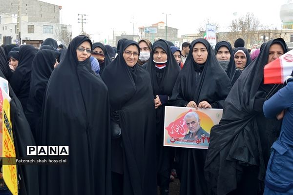 راهپیمایی یوم الله 22 بهمن در شهرستان فیروزکوه