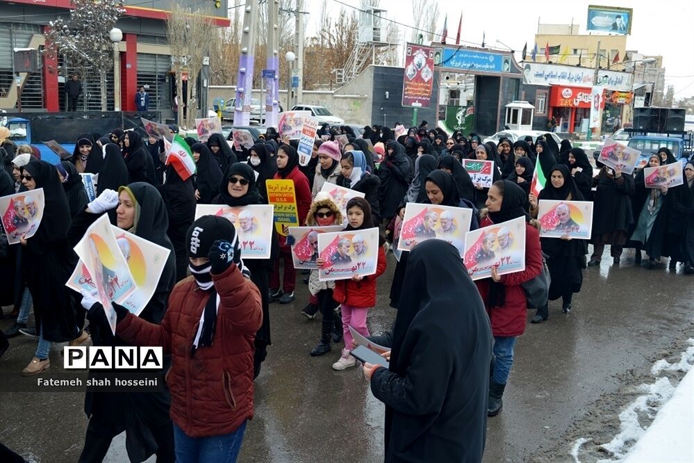 راهپیمایی یوم الله 22 بهمن در شهرستان فیروزکوه