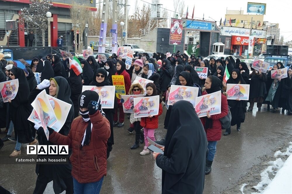 راهپیمایی یوم الله 22 بهمن در شهرستان فیروزکوه