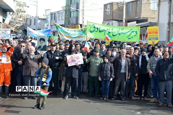 راهپیمایی یوم الله 22 بهمن در شهرستان فیروزکوه