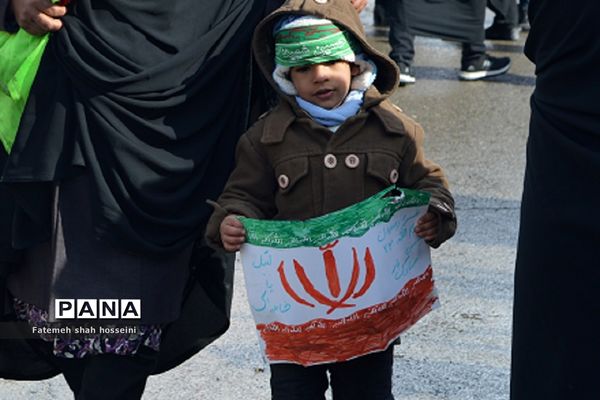 راهپیمایی یوم الله 22 بهمن در شهرستان فیروزکوه