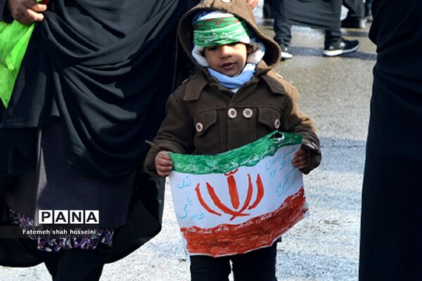 راهپیمایی یوم الله 22 بهمن در شهرستان فیروزکوه