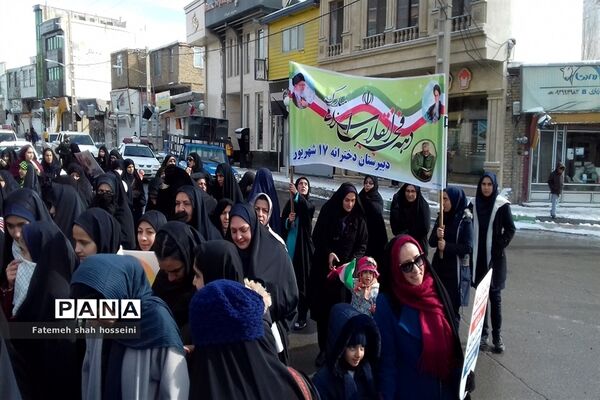 راهپیمایی یوم الله 22 بهمن در شهرستان فیروزکوه