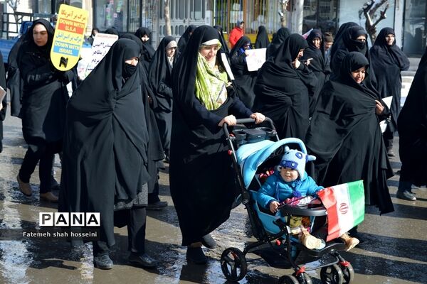 راهپیمایی یوم الله 22 بهمن در شهرستان فیروزکوه