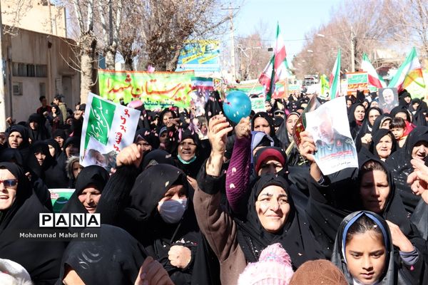 حضور حماسی مردم آباده در راهپیمایی باشکوه 22 بهمن