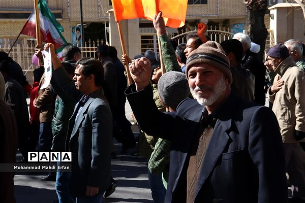 حضور حماسی مردم آباده در راهپیمایی باشکوه 22 بهمن