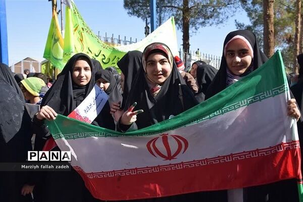 حضور حماسی مردم ابرکوه در راهپیمایی ۲۲ بهمن