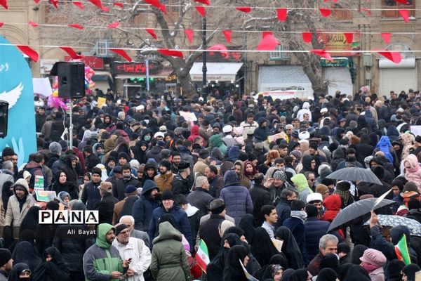 حضور پرشور مردم همدان در راهپیمایی ۲۲بهمن