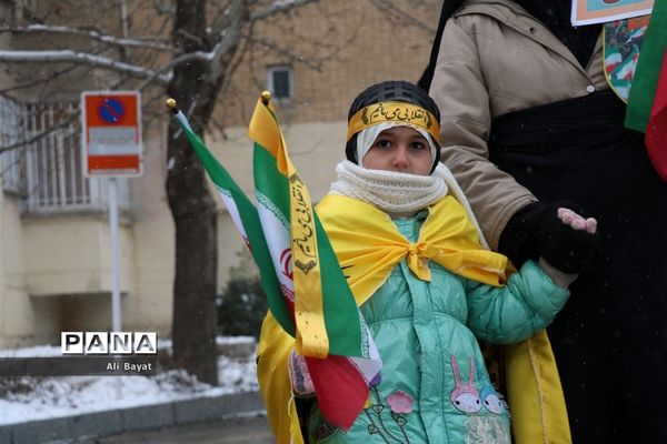 حضور پرشور مردم همدان در راهپیمایی ۲۲بهمن