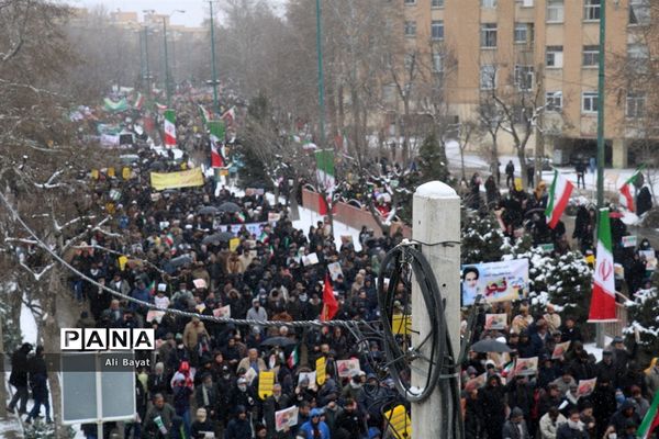 حضور پرشور مردم همدان در راهپیمایی ۲۲بهمن
