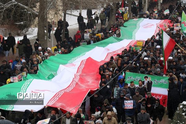 حضور پرشور مردم همدان در راهپیمایی ۲۲بهمن