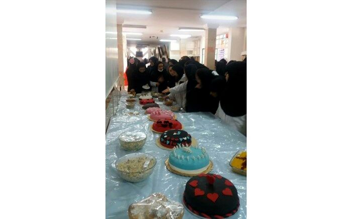 پذیرایی هنرستان روز آزادی در  راهپیمایی ۲۲ بهمن
