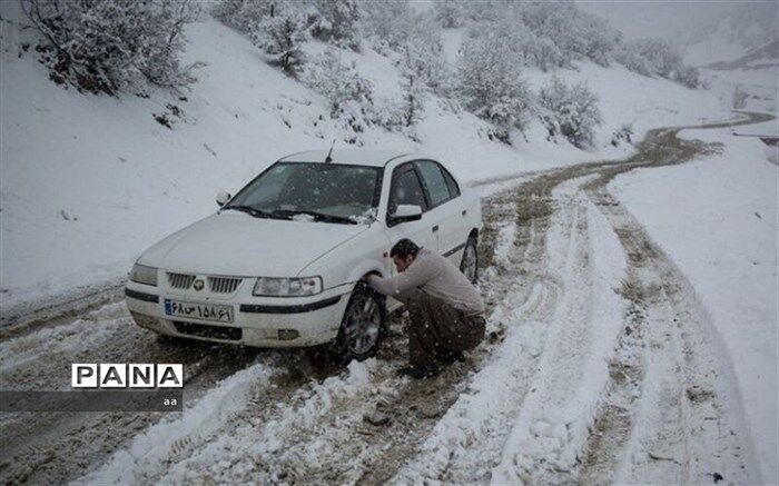 تردد در جاده‌های بروجرد با زنجیر چرخ امکان پذیر است