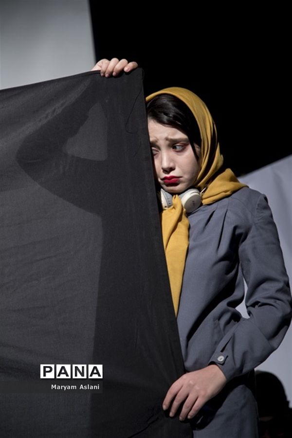 اجرای نمایش «زندگی یک رویاست«