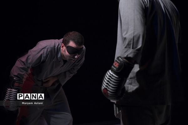 اجرای نمایش «زندگی یک رویاست«