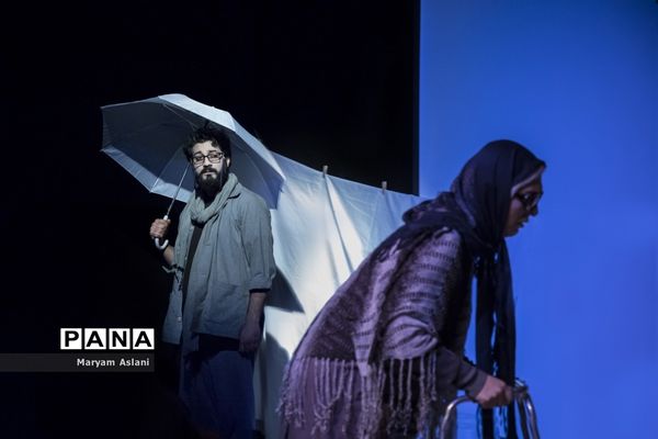 اجرای نمایش «زندگی یک رویاست«