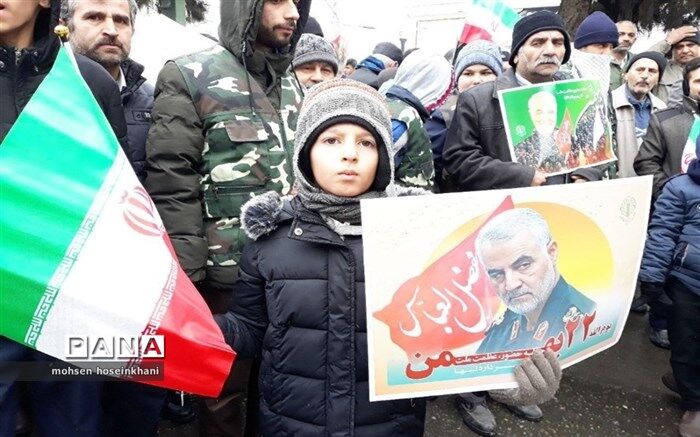 شرکت باشکوه فرهنگیان و دانش آموزان قزوین در  راهپیمایی 22 بهمن