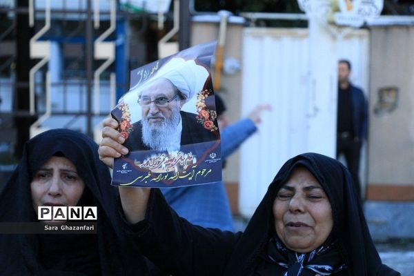 آیین تشییع و خاکسپاری پیکر آیت‌الله طبرسی