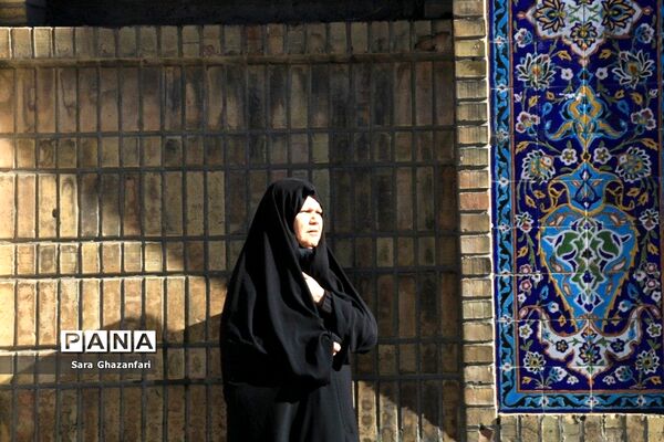 آیین تشییع و خاکسپاری پیکر آیت‌الله طبرسی