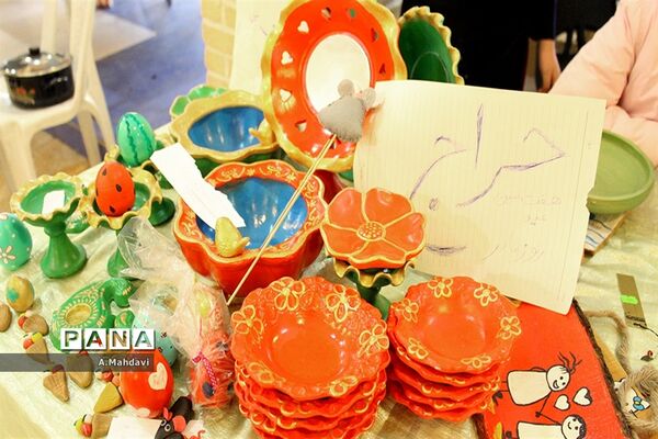 نمایشگاه دست سازه های دانش آموزان