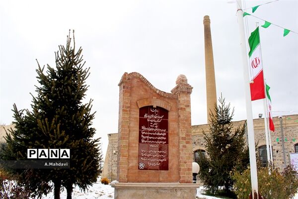 نمایشگاه دست سازه های دانش آموزان