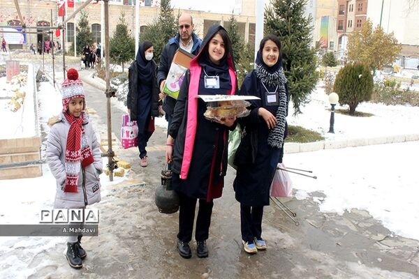 نمایشگاه دست سازه های دانش آموزان