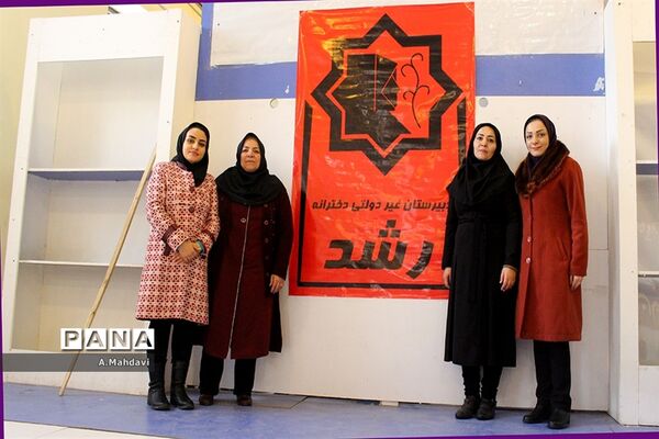 نمایشگاه دست سازه های دانش آموزان