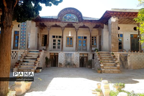 گشایش بازارچه صنایع دستی در سرای فاتح نی ریز