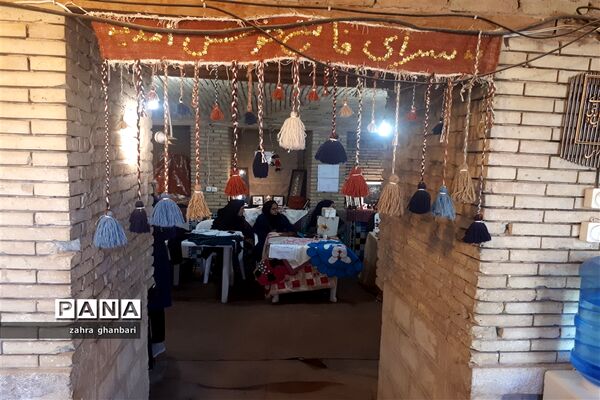 گشایش بازارچه صنایع دستی در سرای فاتح نی ریز