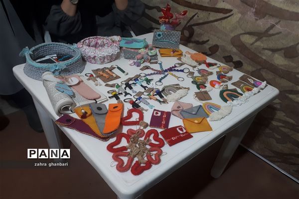 گشایش بازارچه صنایع دستی در سرای فاتح نی ریز