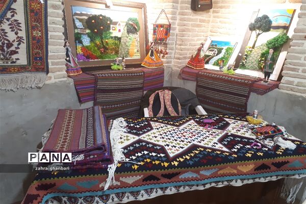 گشایش بازارچه صنایع دستی در سرای فاتح نی ریز