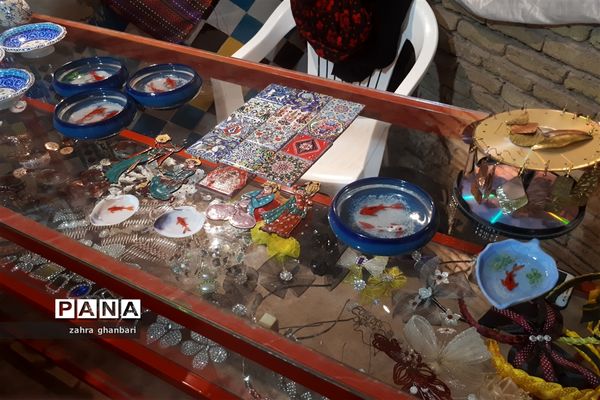 گشایش بازارچه صنایع دستی در سرای فاتح نی ریز