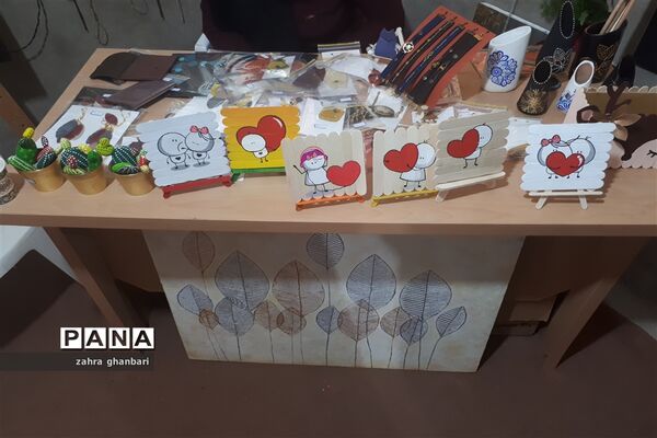 گشایش بازارچه صنایع دستی در سرای فاتح نی ریز