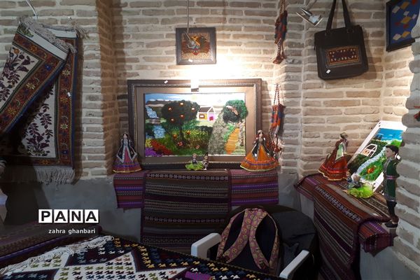 گشایش بازارچه صنایع دستی در سرای فاتح نی ریز