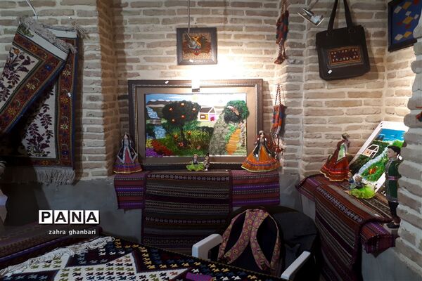 گشایش بازارچه صنایع دستی در سرای فاتح نی ریز