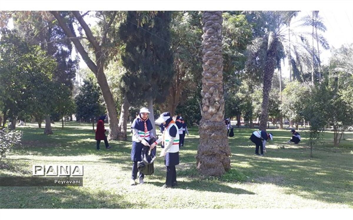 پاکسازی فضای سبز دانشکده کشاورزی توسط دانش آموزان پیشتاز باوی