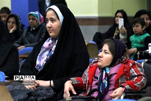 تجلیل از مادران و همسران توان یاب موفق