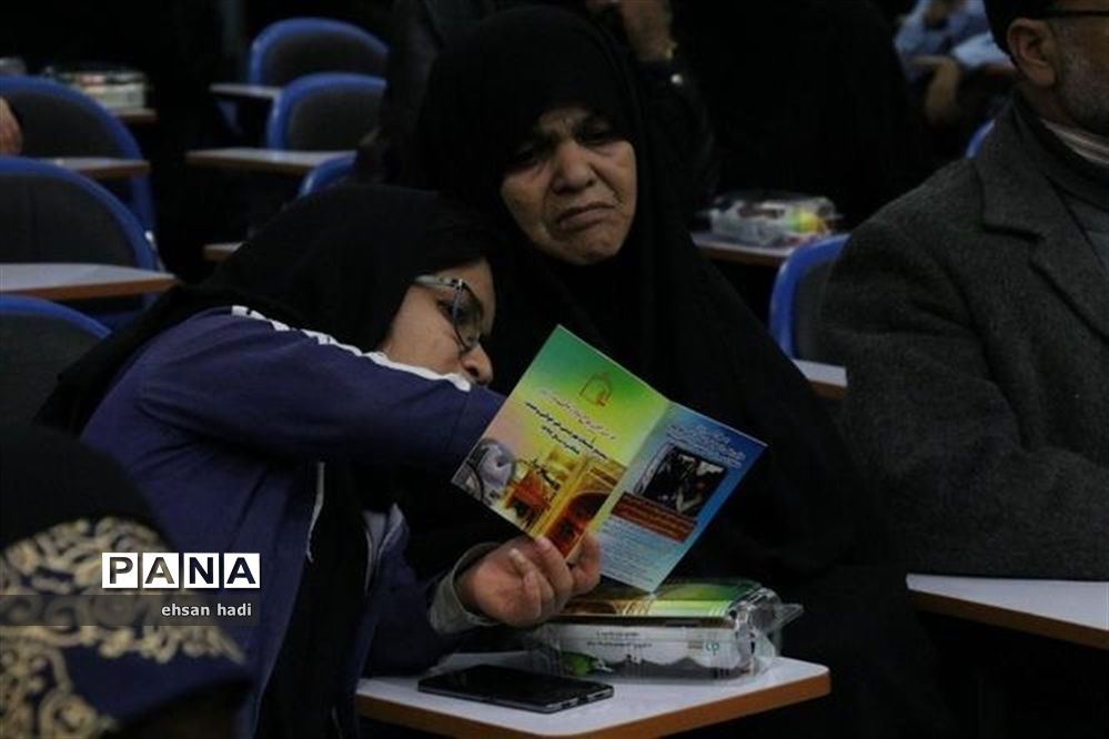 تجلیل از مادران و همسران توان یاب موفق