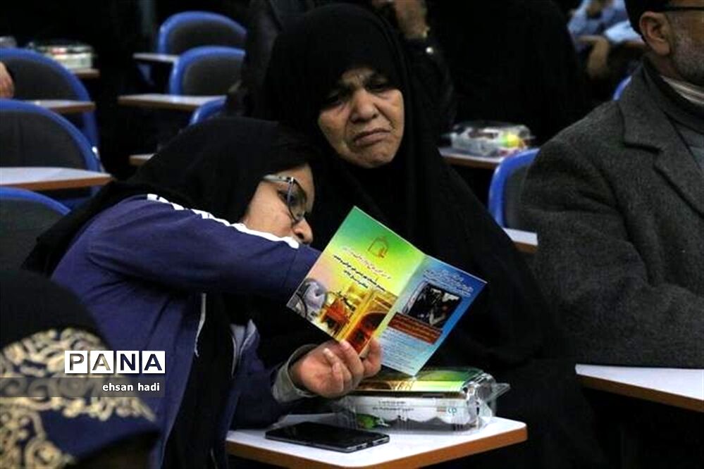 تجلیل از مادران و همسران توان یاب موفق