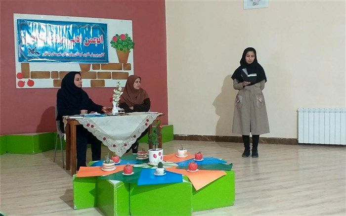 خوانش داستان کودکان ونوجوانان در انجمن ادبی مهتاب نیشابور