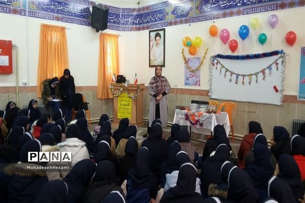 جشن ولادت حضرت زهرا(س) در دبیرستان نمونه کاشی نیلوفر