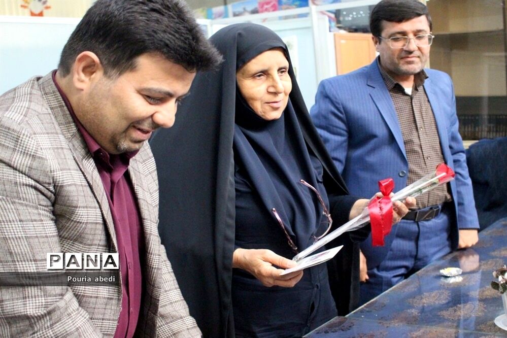 تکریم همکاران زن سازمان دانش‌آموزی استان بوشهر