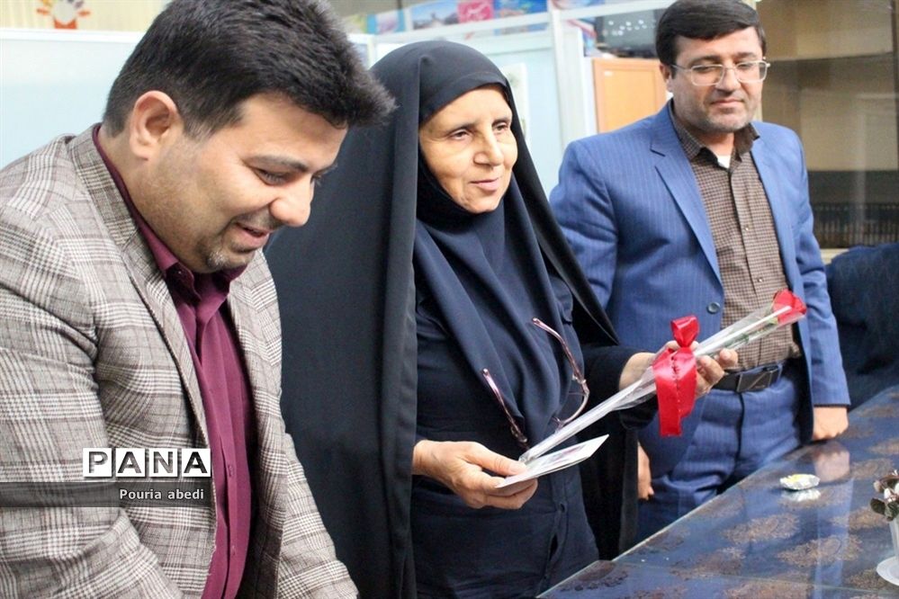 تکریم همکاران زن سازمان دانش‌آموزی استان بوشهر