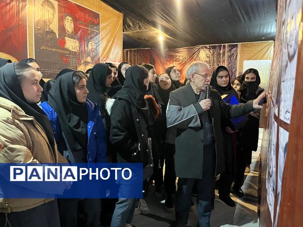 بازدید دانش‌آموزان دبیرستان فاطمه الزهرا از موزه عبرت