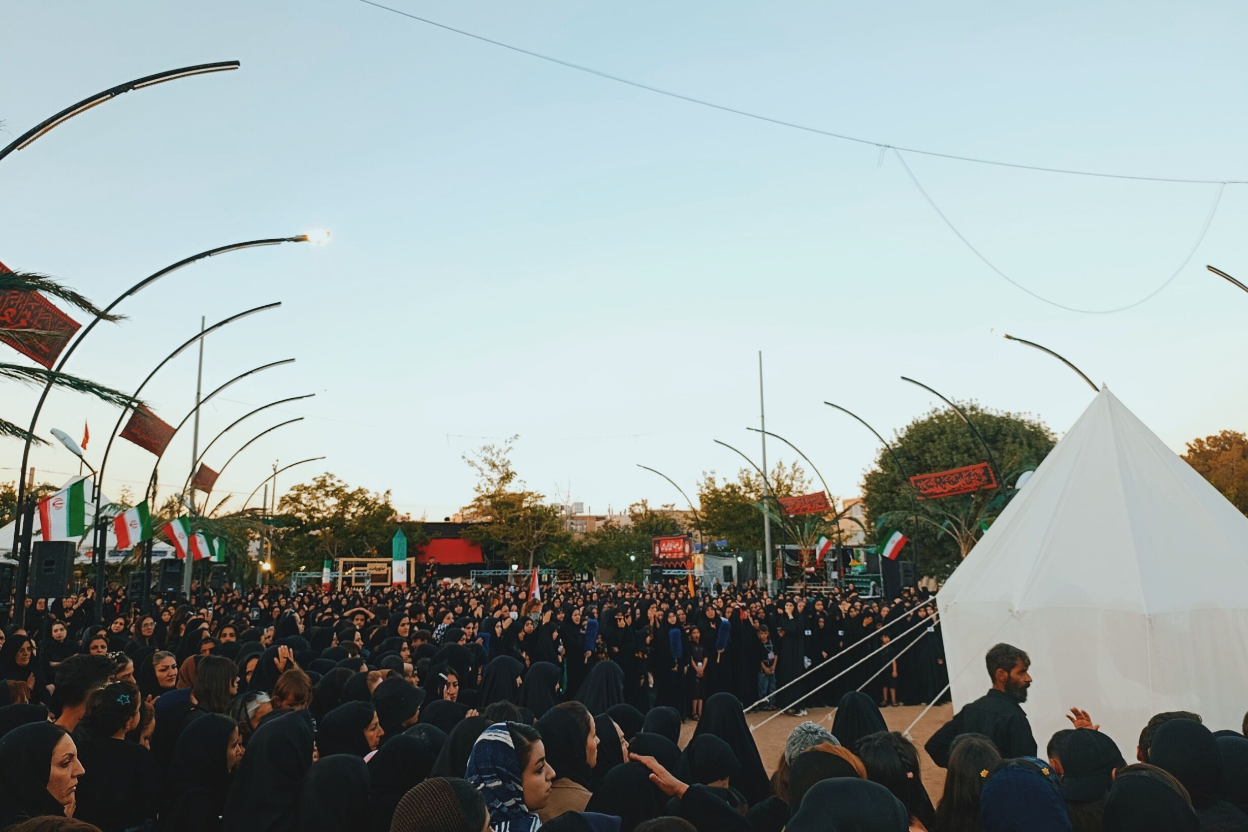 آیین خیمه‌سوزان در غروب عاشورای آباده