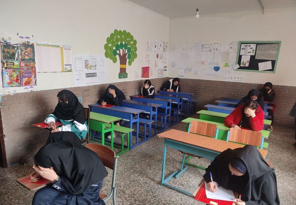 برگزاری امتحان نوبت اول در دبیرستان دخترانه میثاق