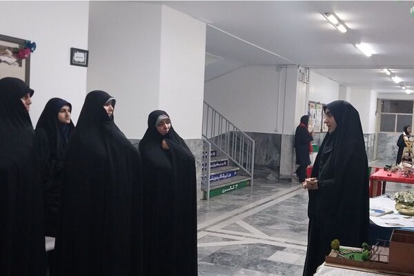 برپایی مدرسه انقلاب